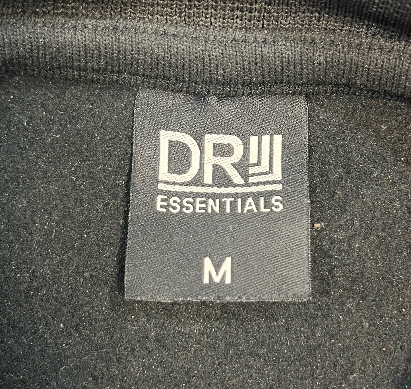 Essentials black crew neck( logo on the back) Size: M