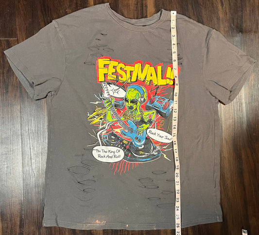 Festival Grey distressed Alien shirt Size: Medium