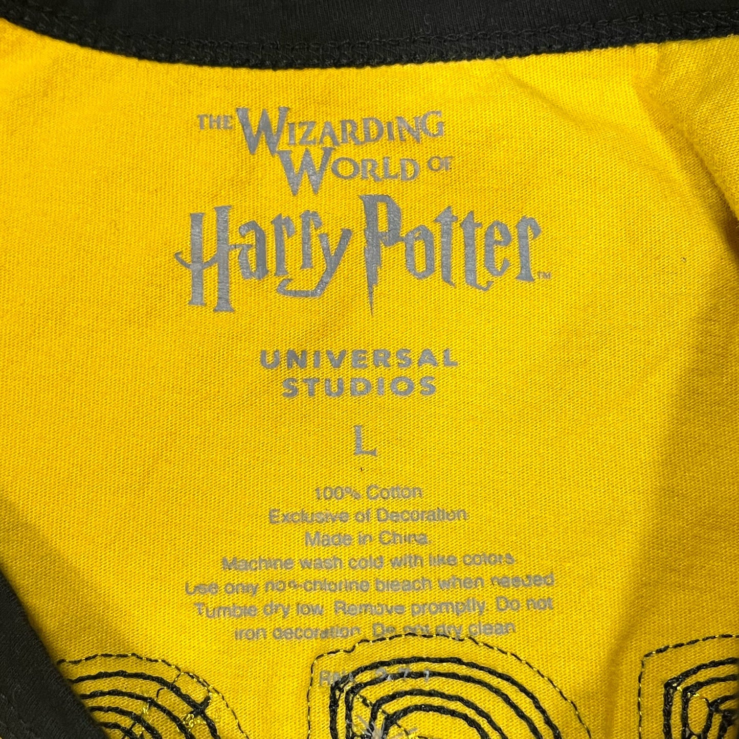 Y2K Wizarding World Harry Potter Hufflepuff Diggory T-Shirt jersey female Size: Large
