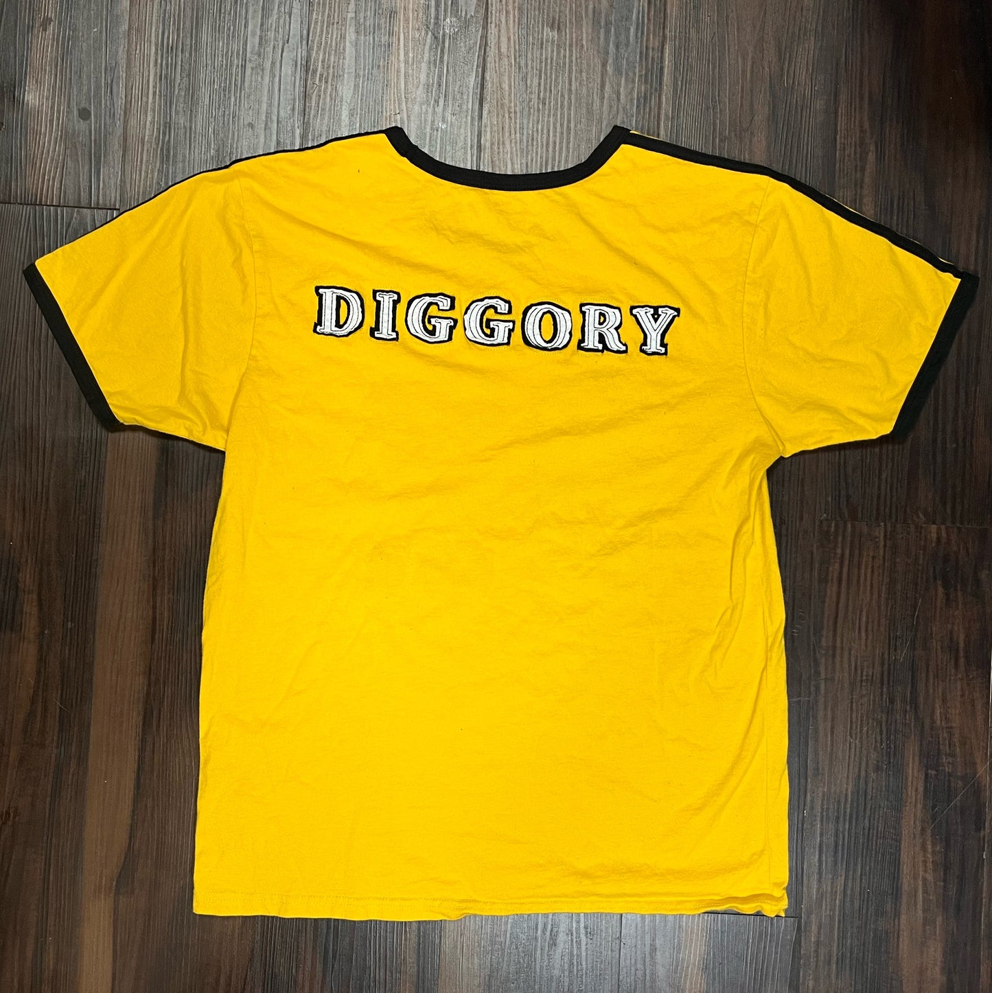 Y2K Wizarding World Harry Potter Hufflepuff Diggory T-Shirt jersey female Size: Large